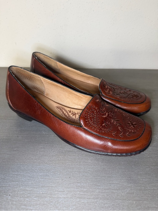 Sofft Shoes - Women’s Sofft Leather Napoli Loafers Grown Leather Shoes Embossed 10M